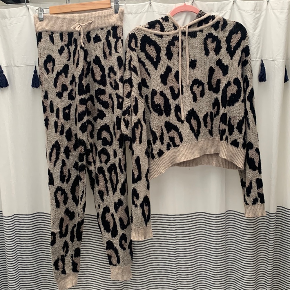 VICI Leopard Jogger set